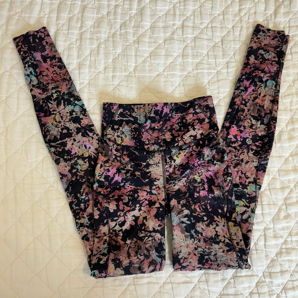Lululemon leggings size 2 - Picture 3 of 8